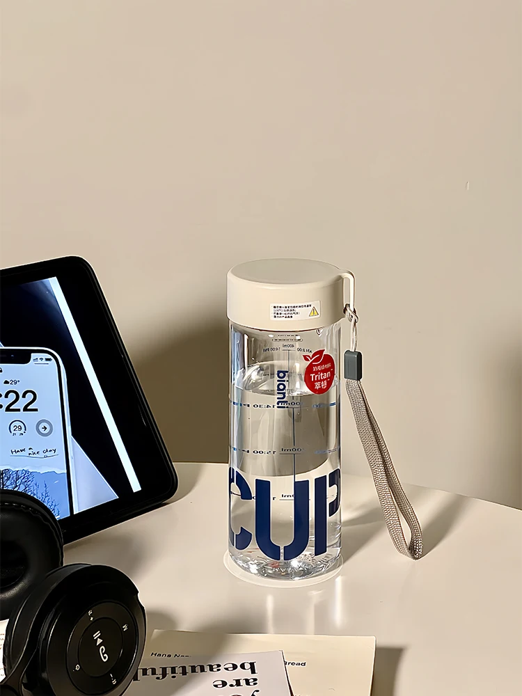 tasse-en-plastique-resistante-aux-hautes-temperatures-avec-poignee-pour-hommes-nouveau-tasse-d'eau-tritan-transparente-sc-au-design-simple