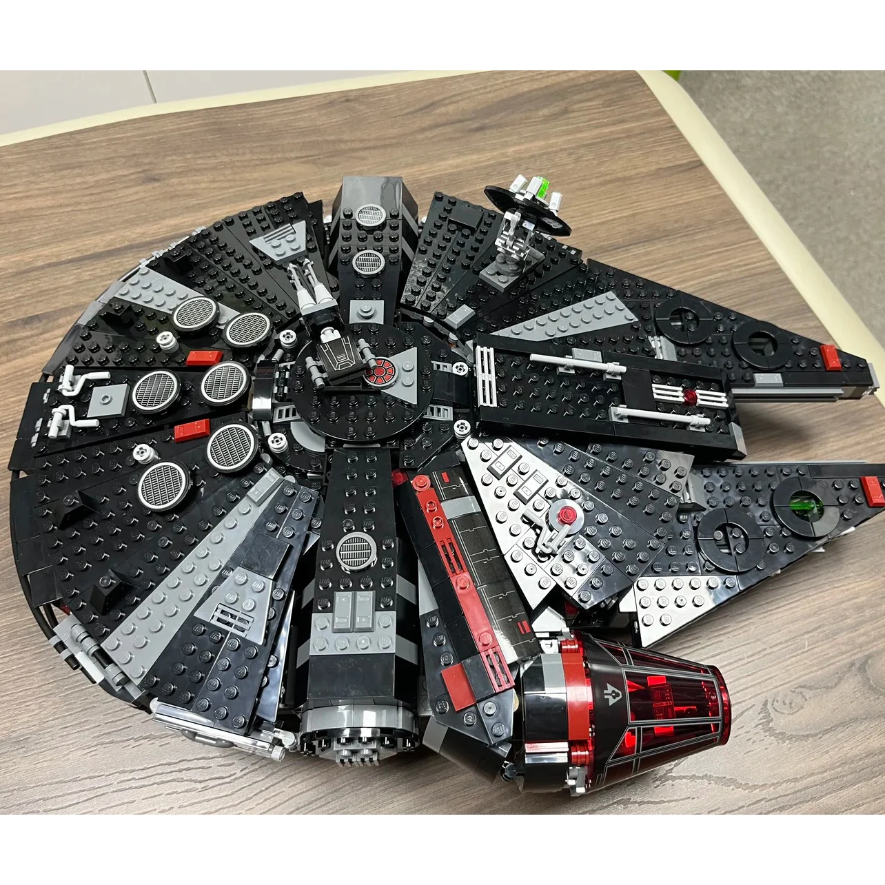 The new Moc Falcon DIY Millennium Dark Spaceship Brick building block male gift for holiday souvenir model adult Christmas gift