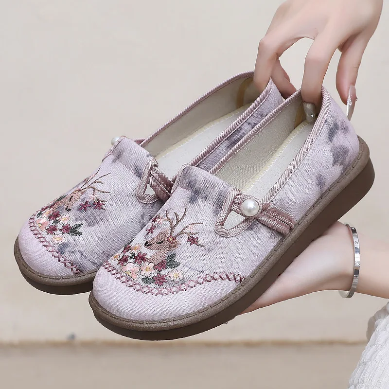 

Shoes Women's Shoes Versatile Ethnic Style Embroidered Shoes Soft Sole Old Beijing Style Casual Suitable for Middle-aged Elderly