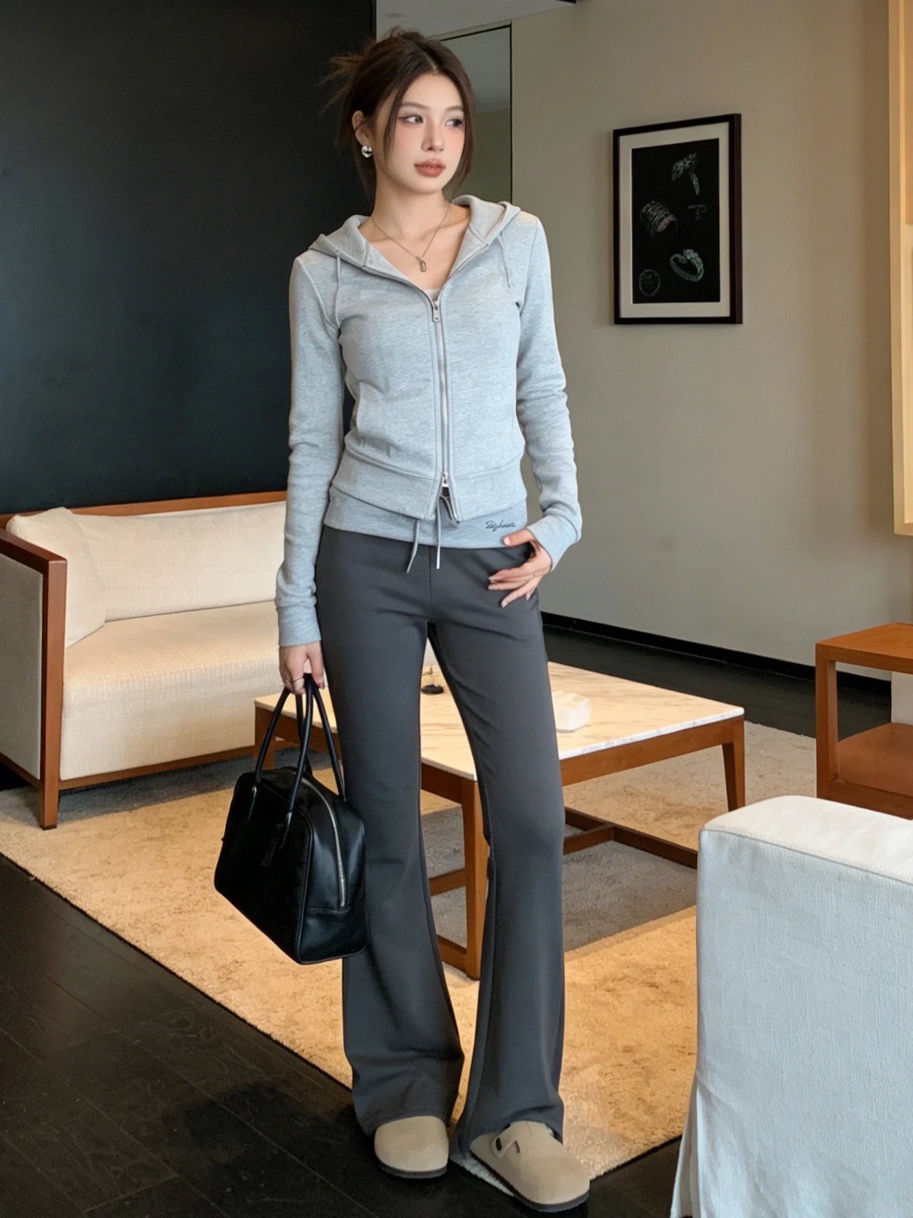 

Новые весенние мягкие удобные повседневные брюки-клеш для женщин с низкой талией, с поясом, стройнящие, струящиеся, длинные брюки, модные женские брюки