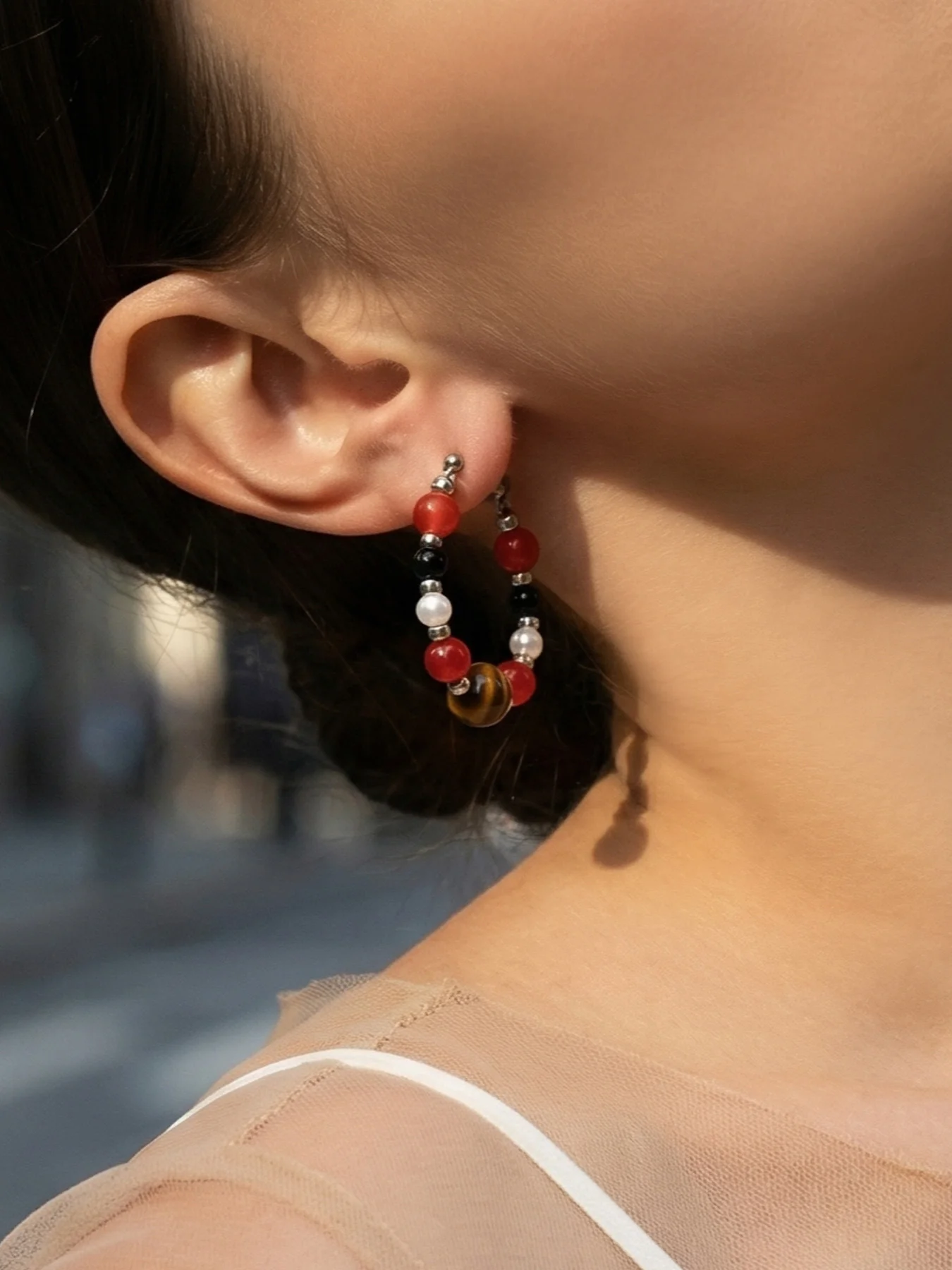 Riesenrad-Ohrringe mit Tigerauge-Stein und Imitationsperlen für Damen, Hypoallergene Edelstahl-Creolen, Schmuck – Detail 4