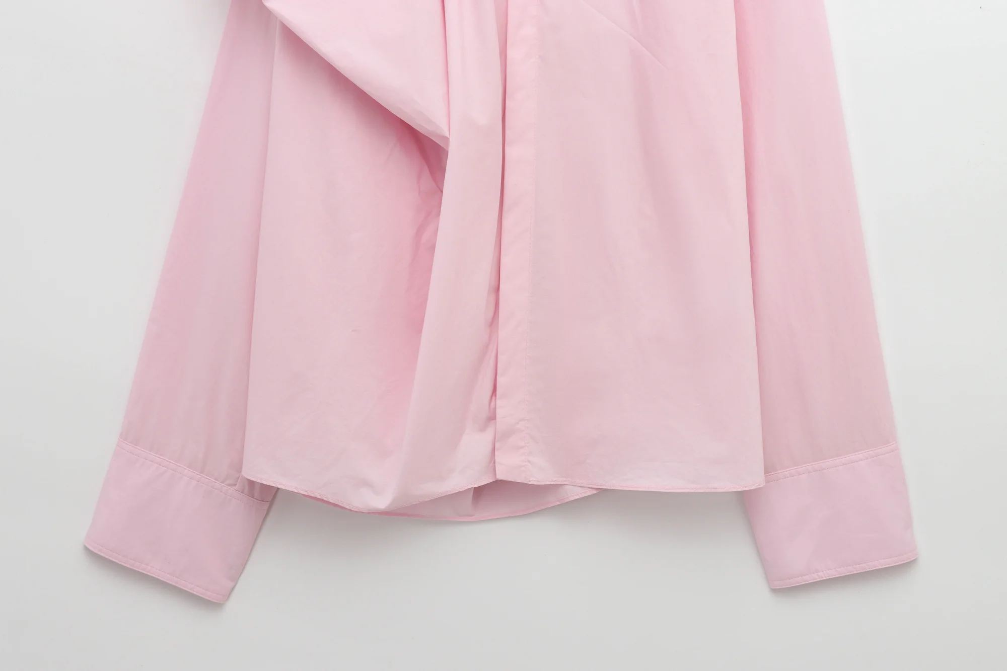 PB&ZA Sommer Neue Damenmode Vielseitiges Pendlerkragen Langarm One Side Shoulder Flauschiges Hemd