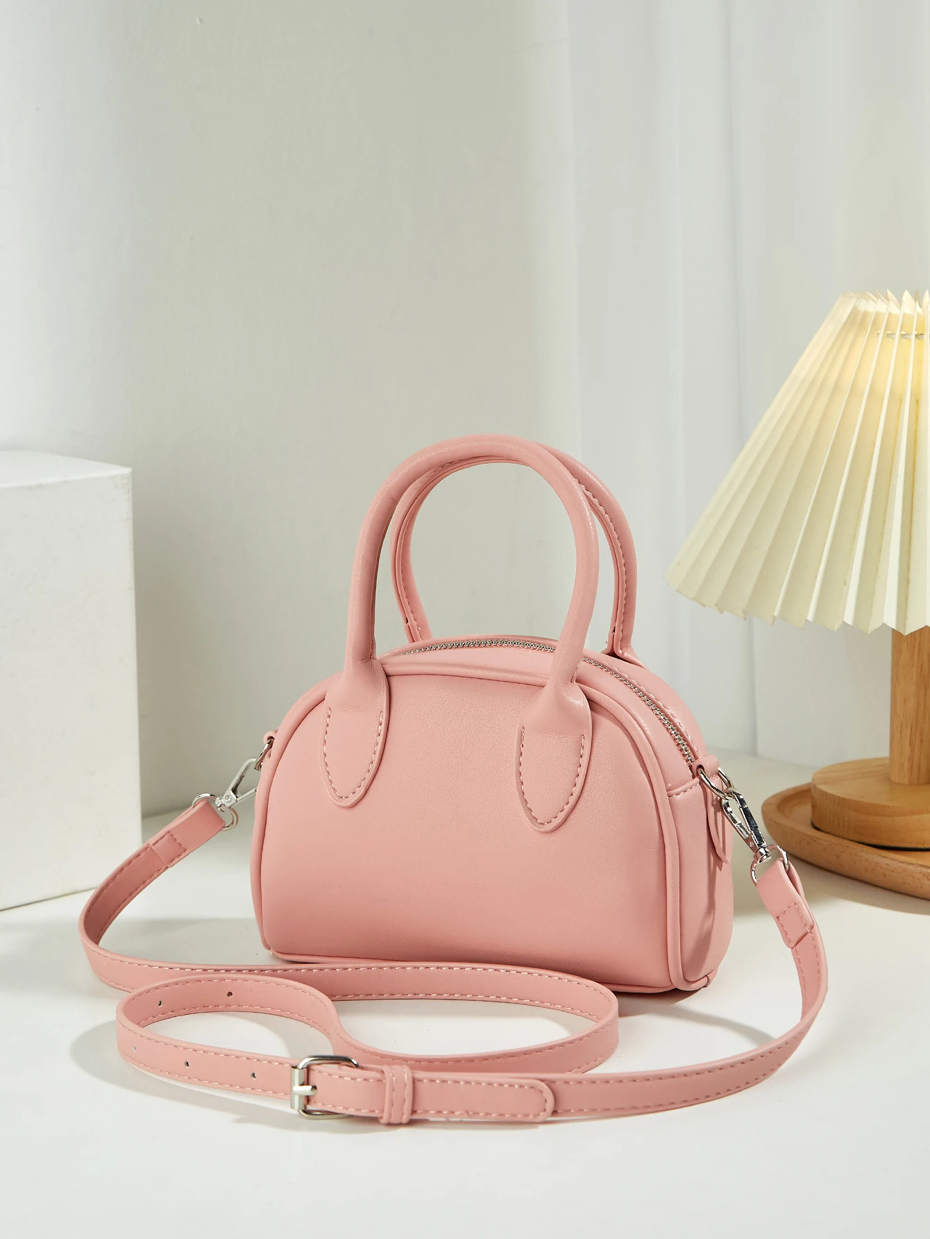 

Новая минималистичная и стильная многофункциональная портативная сумка для боулинга, подходящая для ежедневных покупок и встреч с друзьями.