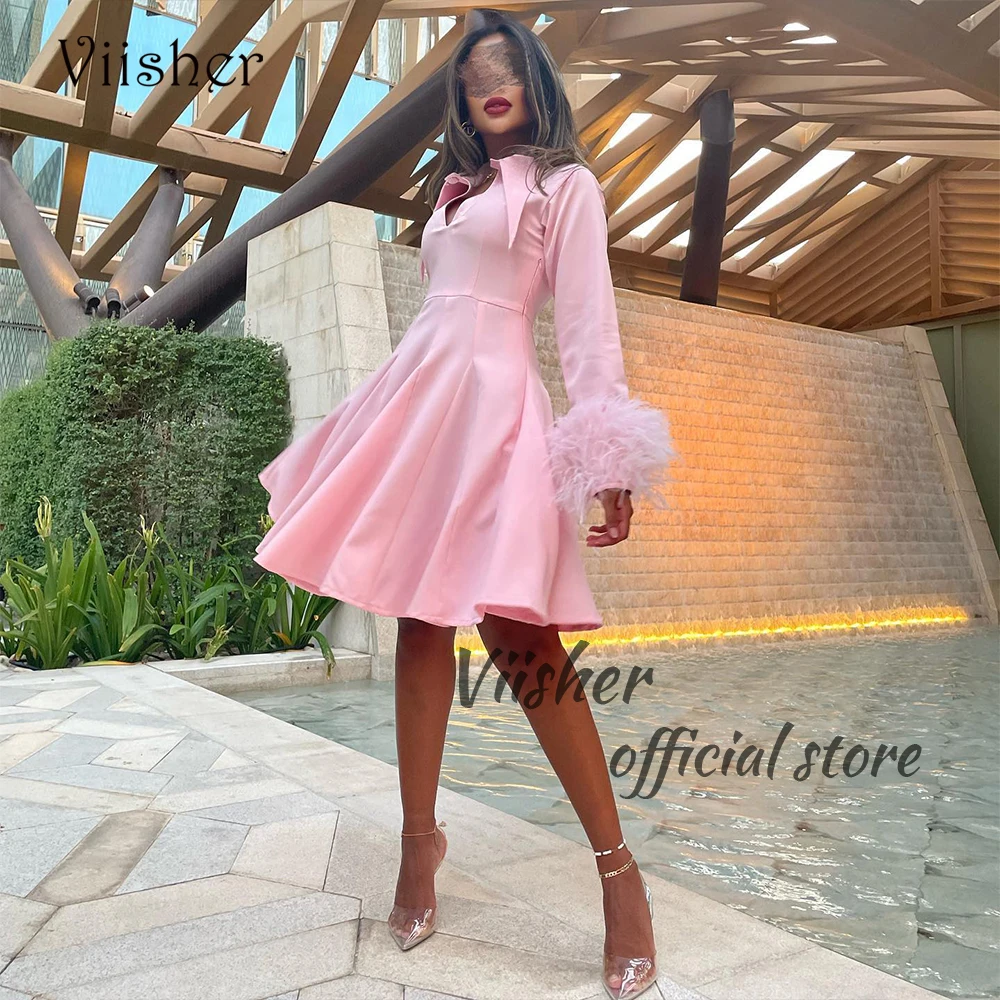 

Pink Short Prom Dresses Feather Satin Long Sleeve V Neck Arabic Dubai Evening Party Dress Knee Length Formal Occasion Gowns