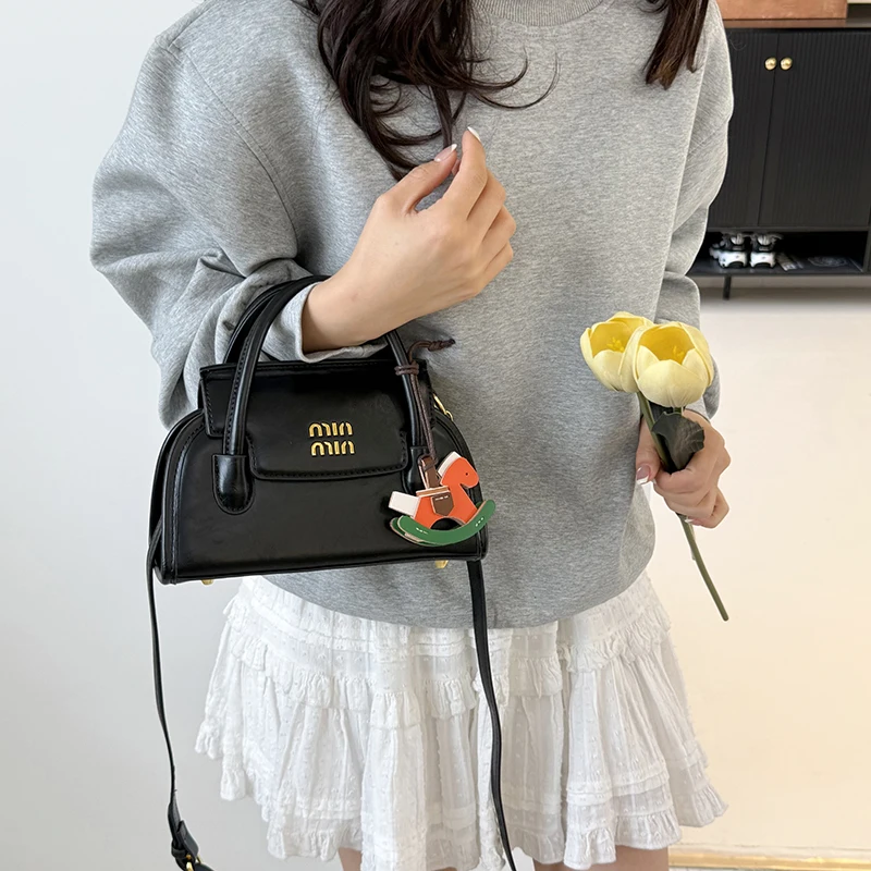 

Trendy Fashionable Mini Purse Bag For Women Chic Outing With Simple Letter Logo And Premium Leather Material