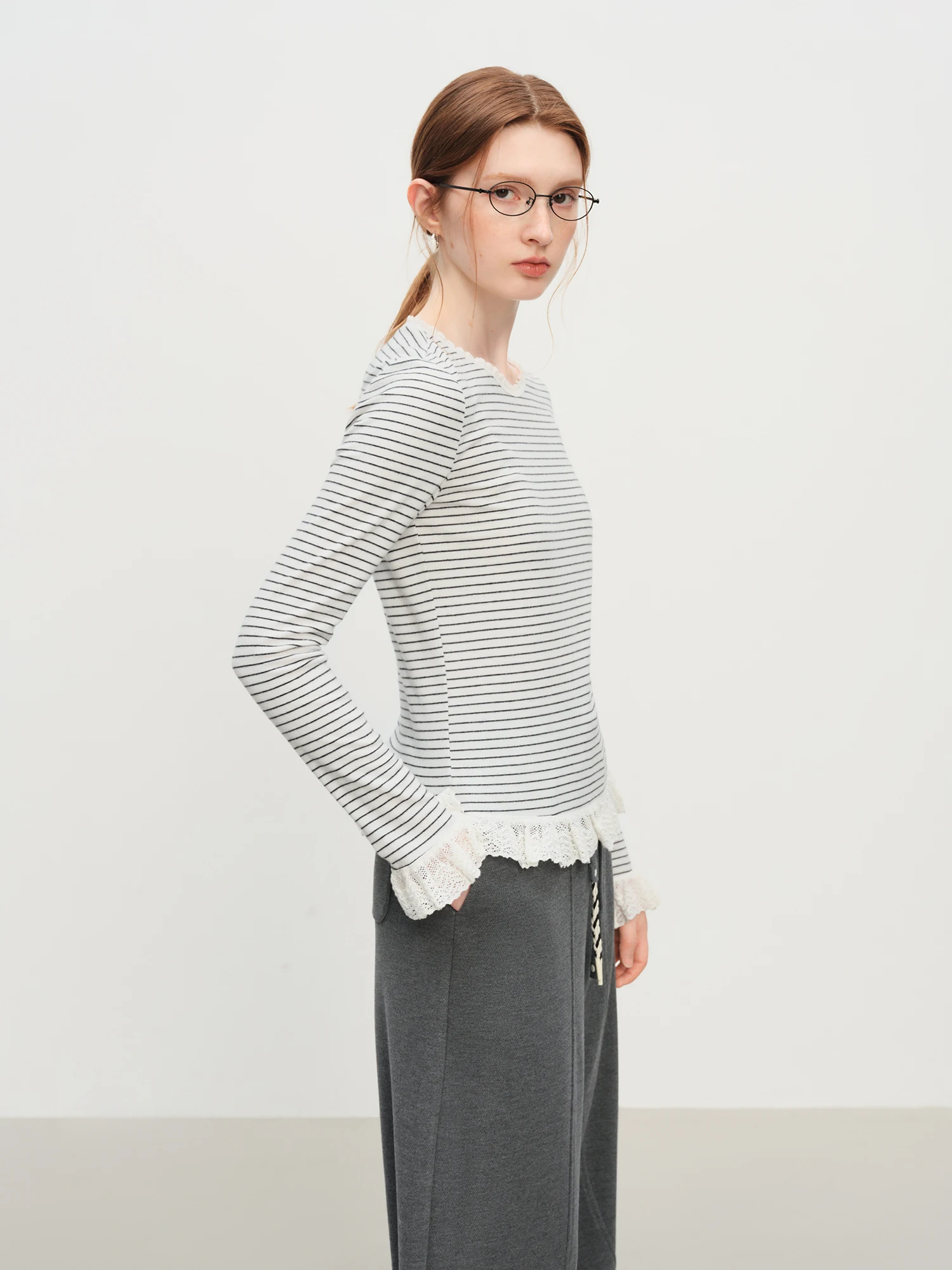 FSLE خريف جديد أفضل 2025 المرأة مخطط متماسكة تي شيرت طويل الأكمام الدانتيل تقليم قاعدة طبقة علوية لينة تمتد للطبقات عادية