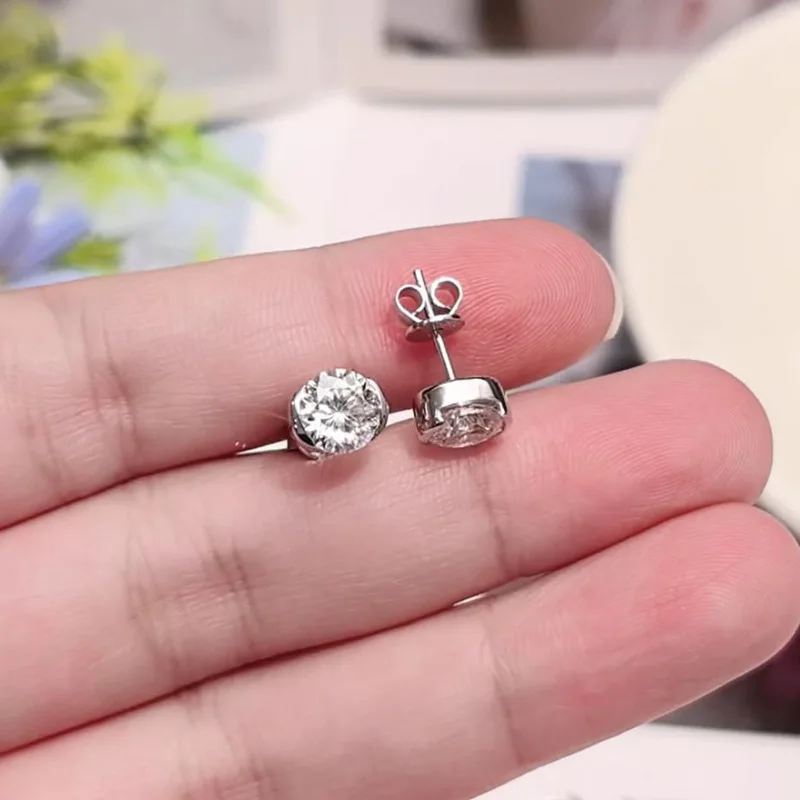 

Lnkry 6.5MM Half Bezel Solitaire Moissanite Earring Solid 925 Sterling Silver Stud Earrings for Women Men Simple Daily Jewelry