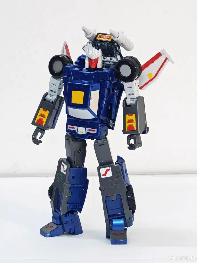 在庫あり 変身 ST-02 ST02 タイヤトラッカー ロボット アクションフィギュア モデル スタチュー コレクタブルトイ 子供向け クリスマスギフト