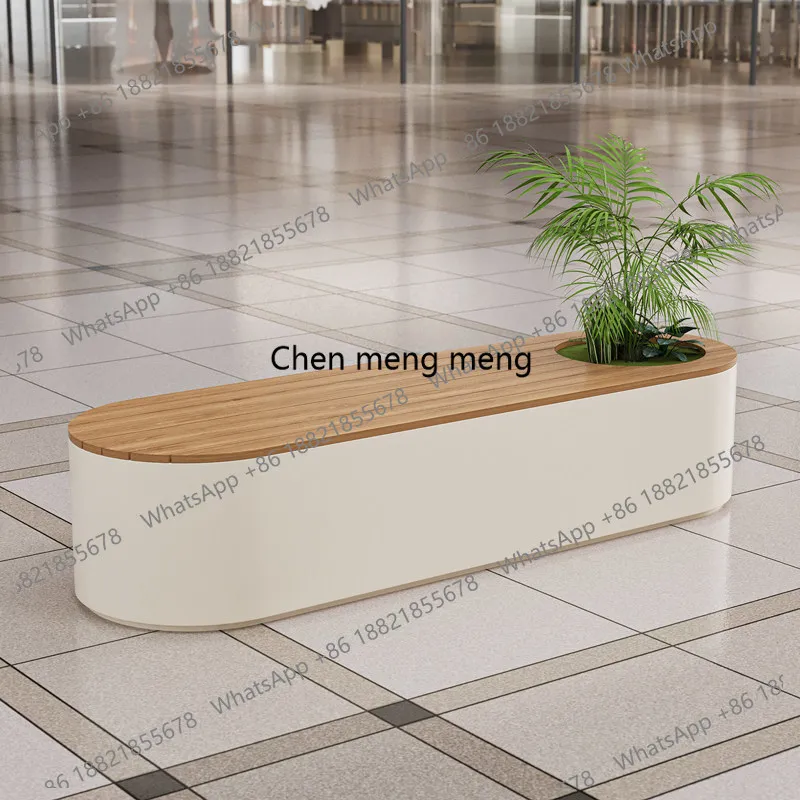 

За квадратной площадью расположены открытые общественные балконы для отдыха, гостевые дома, парковые дворики, солнцезащитные кресла.