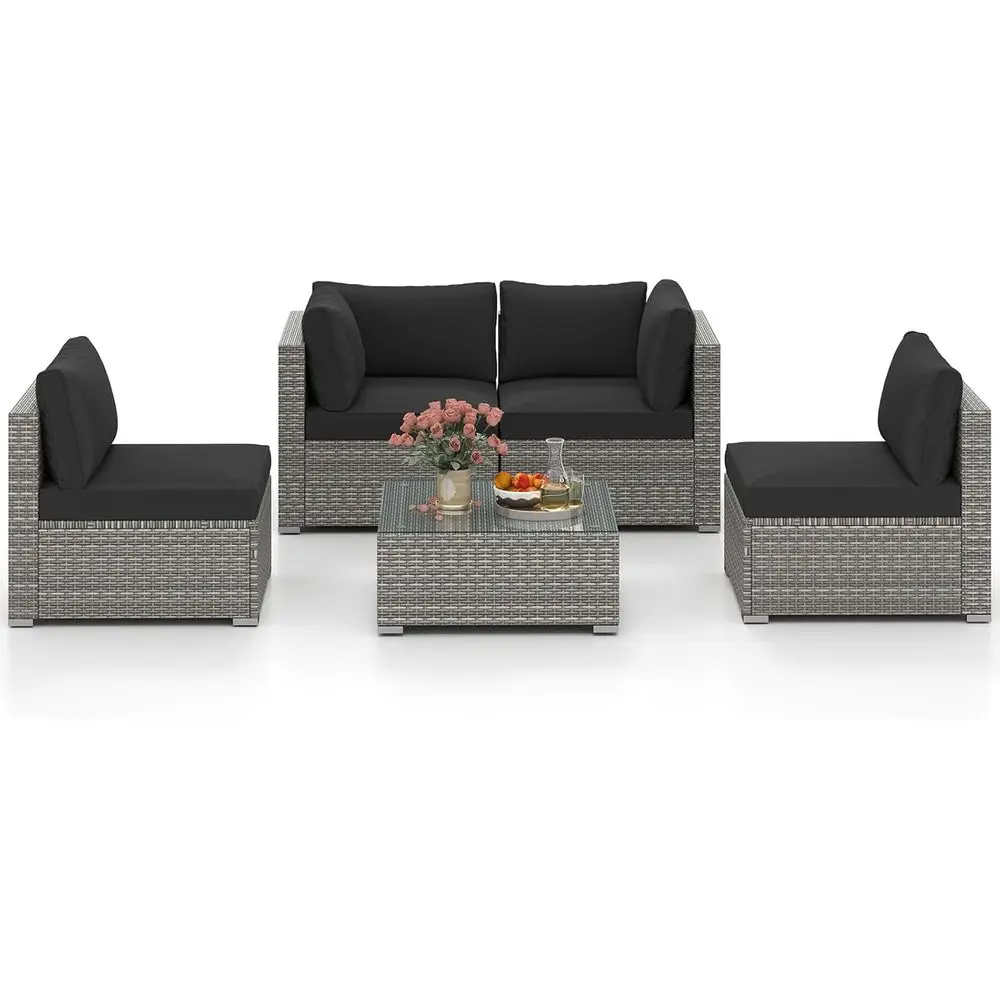 

Комплект садовой мебели из 5 предметов: секционный диван из ротанга с плетением PE, журнальный столик со стеклянной столешницей и подушки для сада и зоны у бассейна