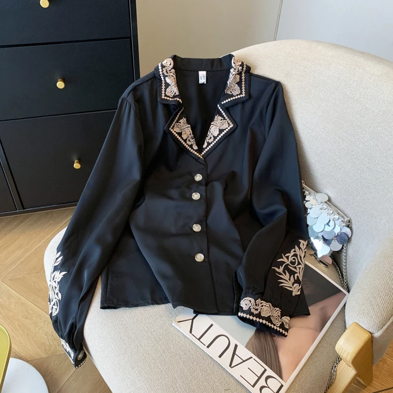 

Autumn Luxury Women Blouse Fashion New Suit Collar Womens Tops Elegant Heavy Embroidery Buttoned Shirt Women Long Sleeve Blouses