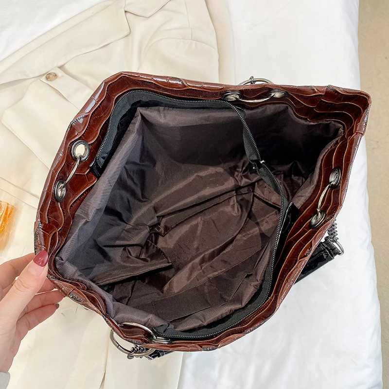 Borsa ascellare con catena a grana di coccodrillo di moda borsa madre per bambini di grande capacità borsa a tracolla versatile da donna di moda