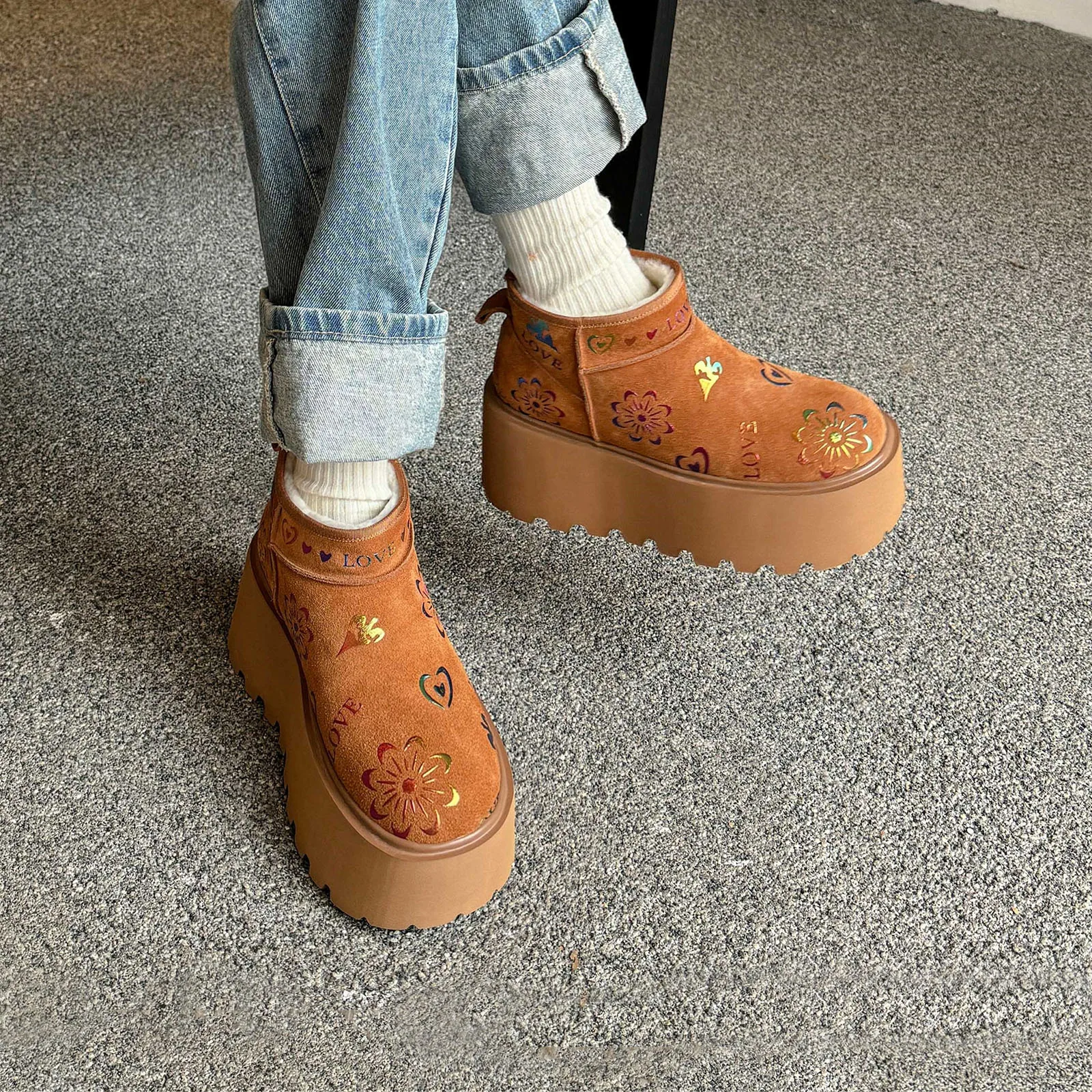 

Зимние ботинки из коровьей замши на платформе с принтом, зимние сапоги с круглым носком, короткие сапоги на высоком каблуке с плоской подошвой