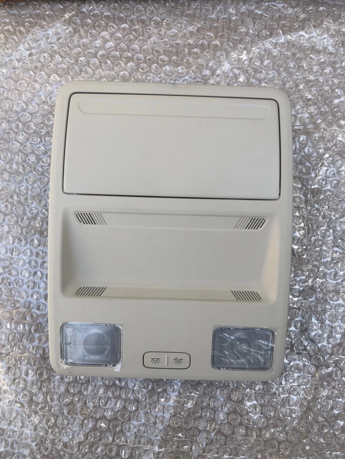 

For Ford 19-23 Focus Interior Dome Light, Sunroof Switch, and Reading Light Button Assembly