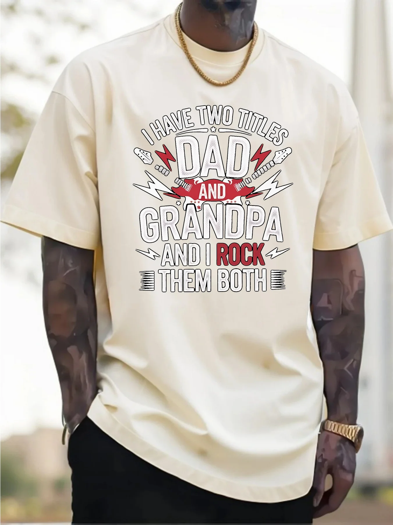 เสื้อยืดผู้ชายผ้าฝ้ายแท้รุ่นใหม่ปี 2025 สุดสนุก ฉันมีสองชื่อ: พ่อและคุณปู่ และฉันร็อคทั้งสอง เสื้อผ้าผู้ชายสำหรับฤดูร้อนและกิจกรรมกลางแจ้ง