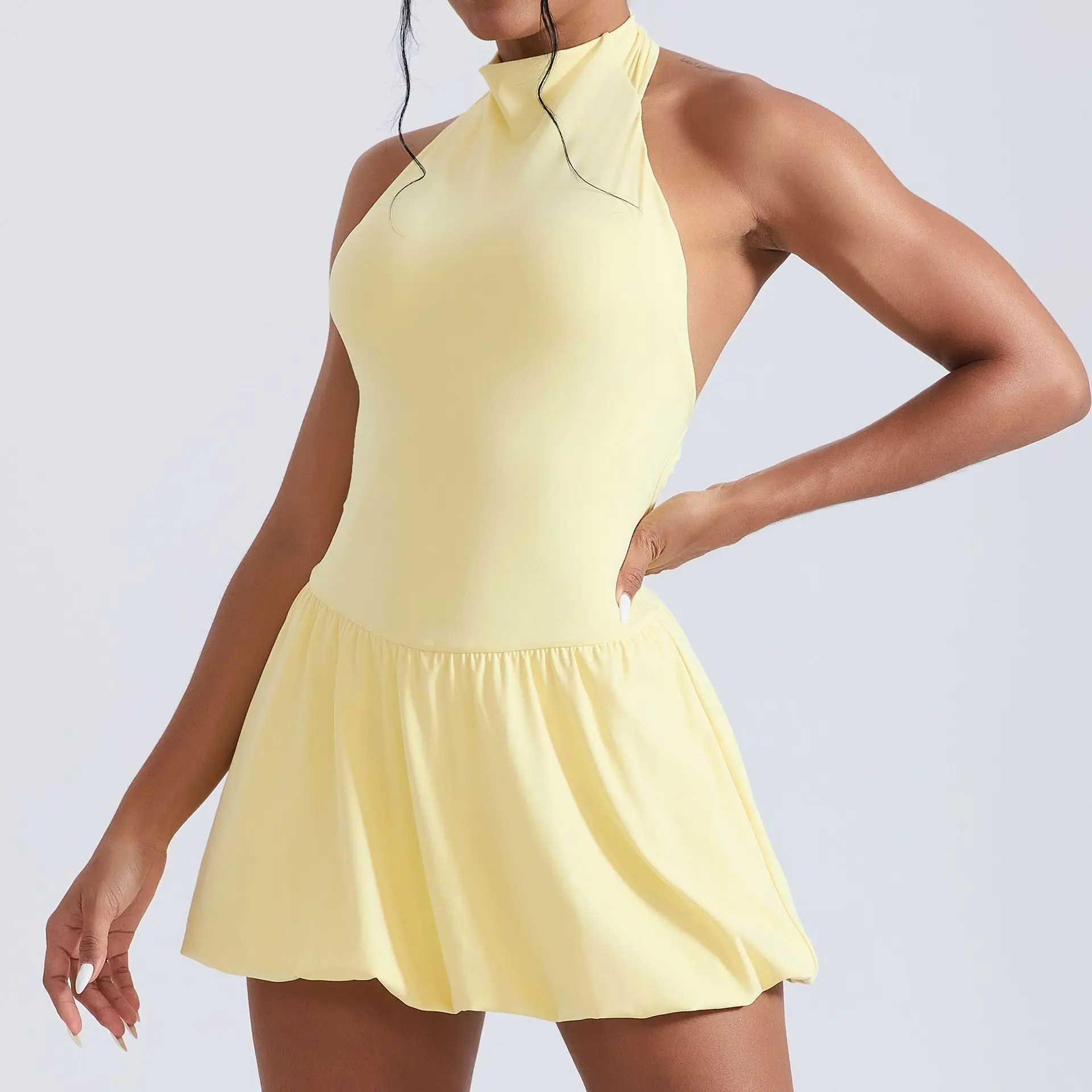 

Женские теннисные платья, быстросохнущая юбка для гольфа с высоким воротом и открытой спиной, встроенные шорты с карманами, платье для бега в тренажерном зале, йоги