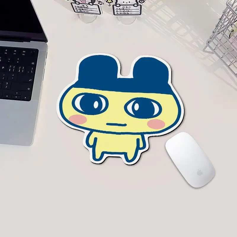 Tamagotchi Niedliches Cartoon-Mauspad, Kleine Größe, Rutschfeste Unterseite, Fleckenresistent, Frische, Hochästhetische Schreibtischunterlage