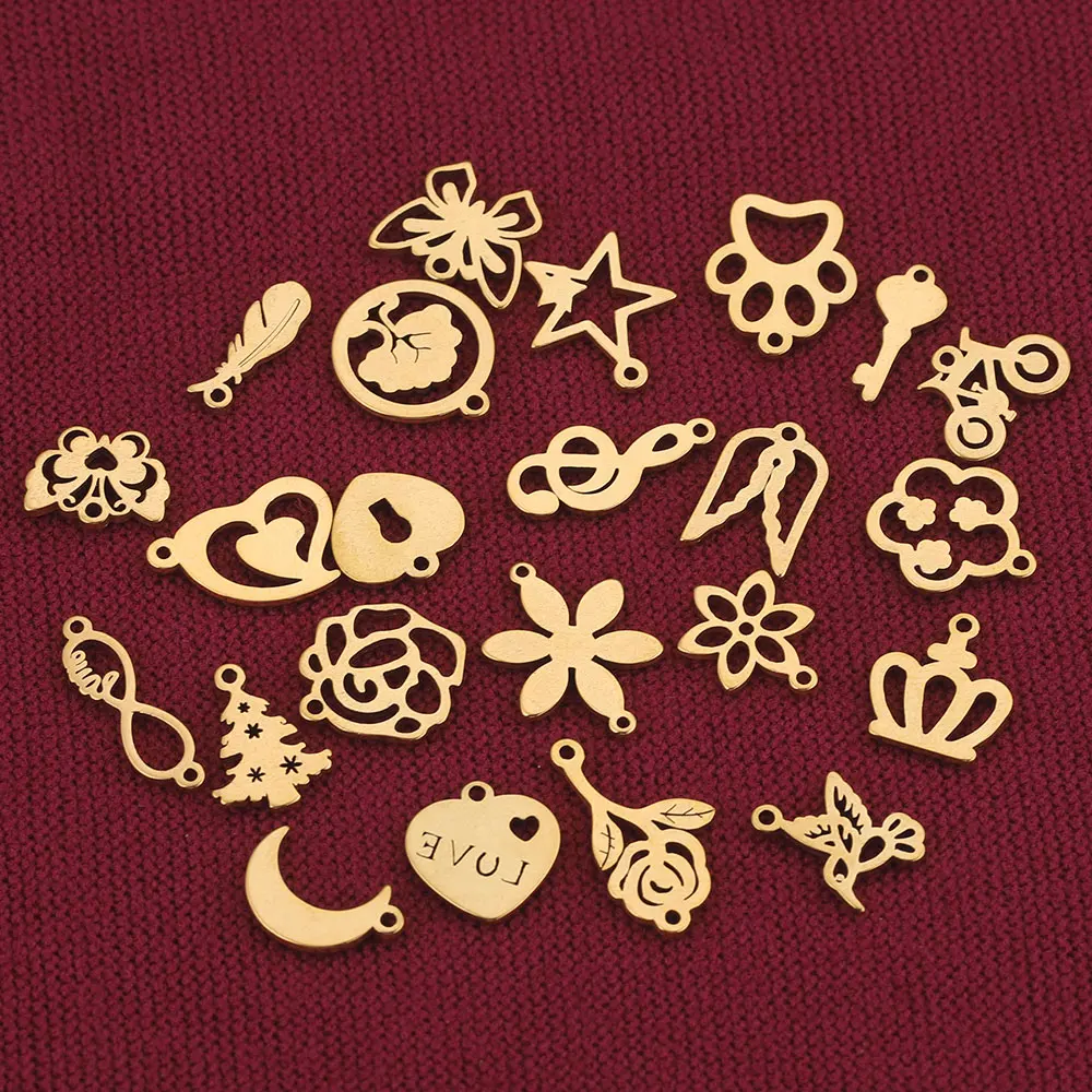 Breloques en acier inoxydable, 20 pièces/lot, mélange de bijoux exécutifs, couronne, plume, papillon, clé, petit cuir chevelu, connecteurs,