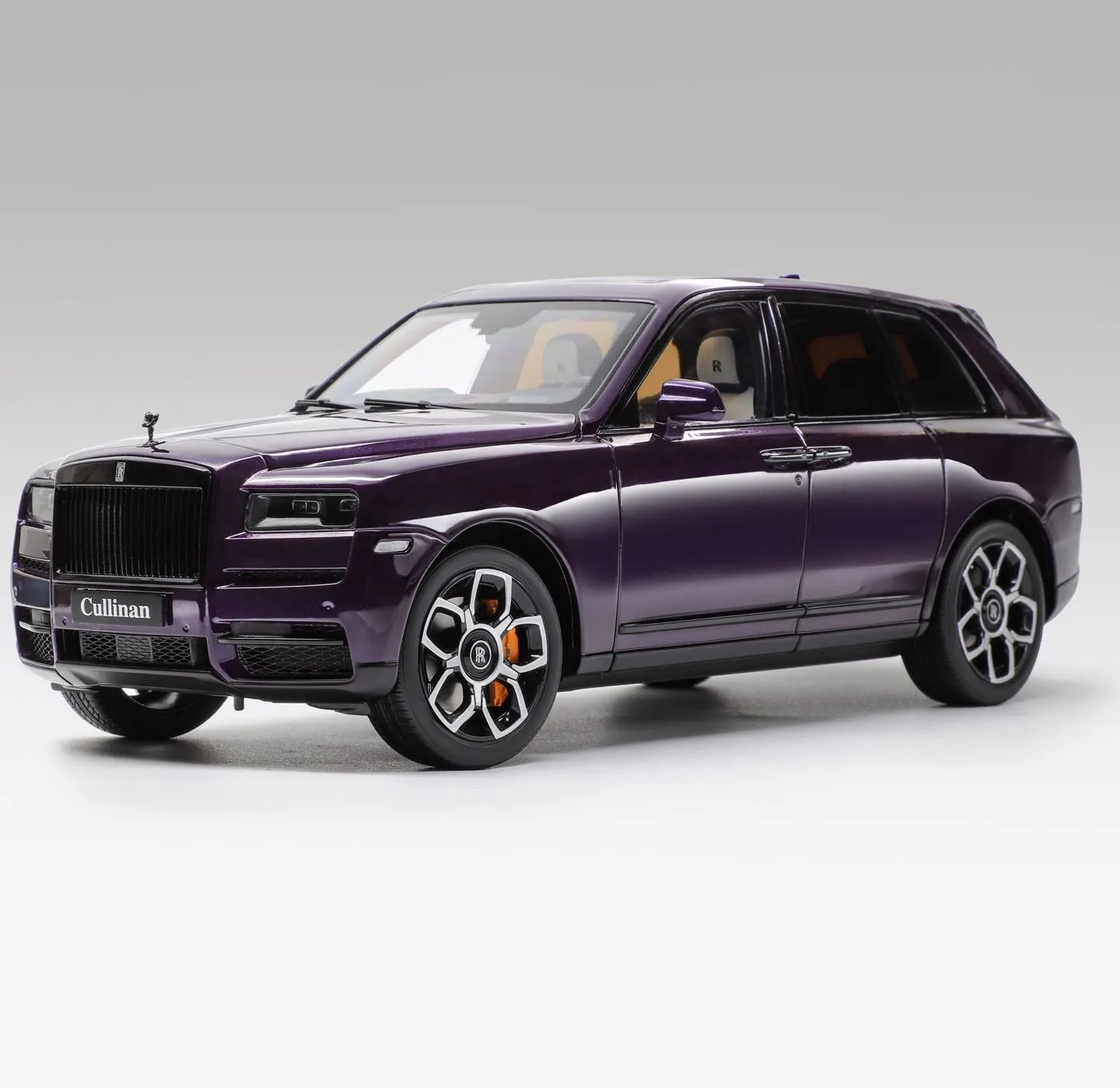 Oem Die-Cast Car 1:18 Rolls-Royce Rr Cullinan Fishing Stool Fully Open the Door Metal Miniature Cars Car Models Collectible Cars