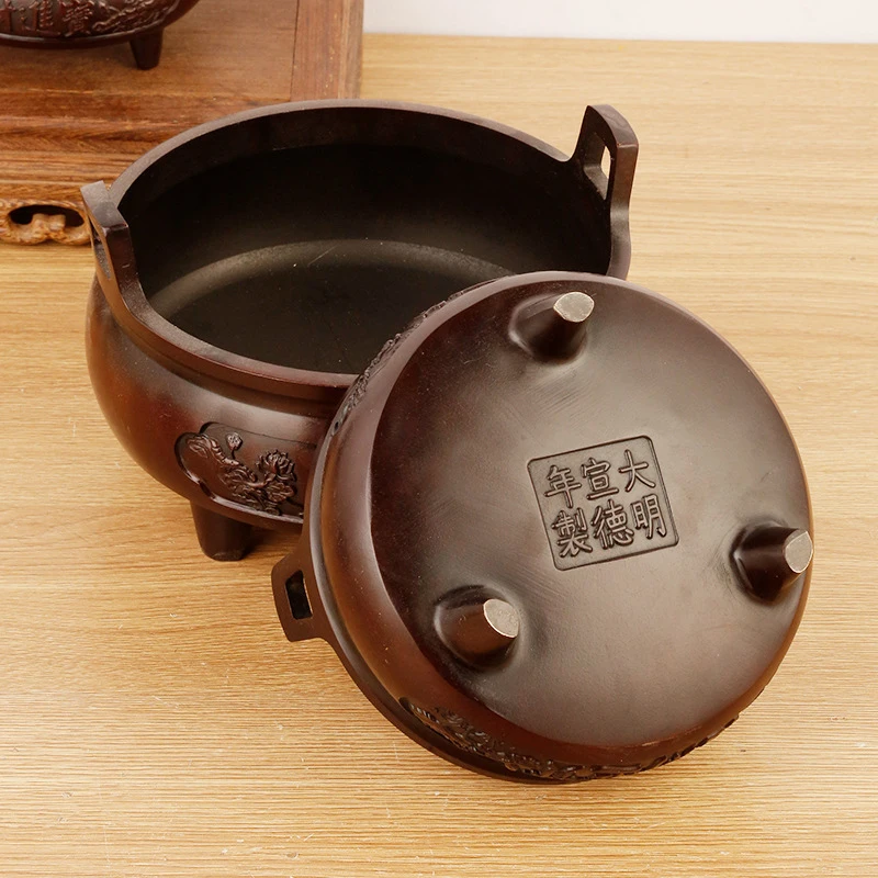 Brass rectangular , copper three-legged incense burner, suitable for use as altar utensils and tea table decoratio