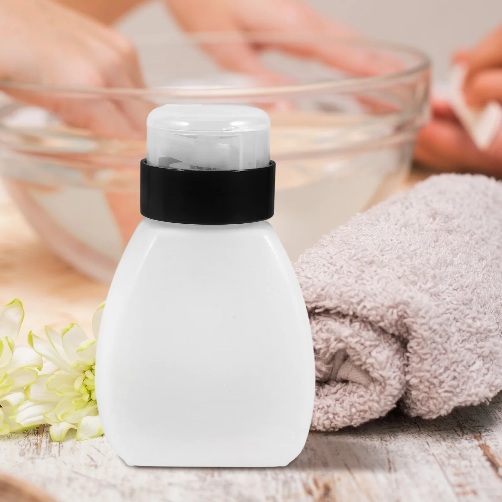 

2pcs 250ml Squeeze Bottles Refillable Press Nail Art Portable Remover Containers Cleaning Liquid Storage Disinfectant Pump Black
