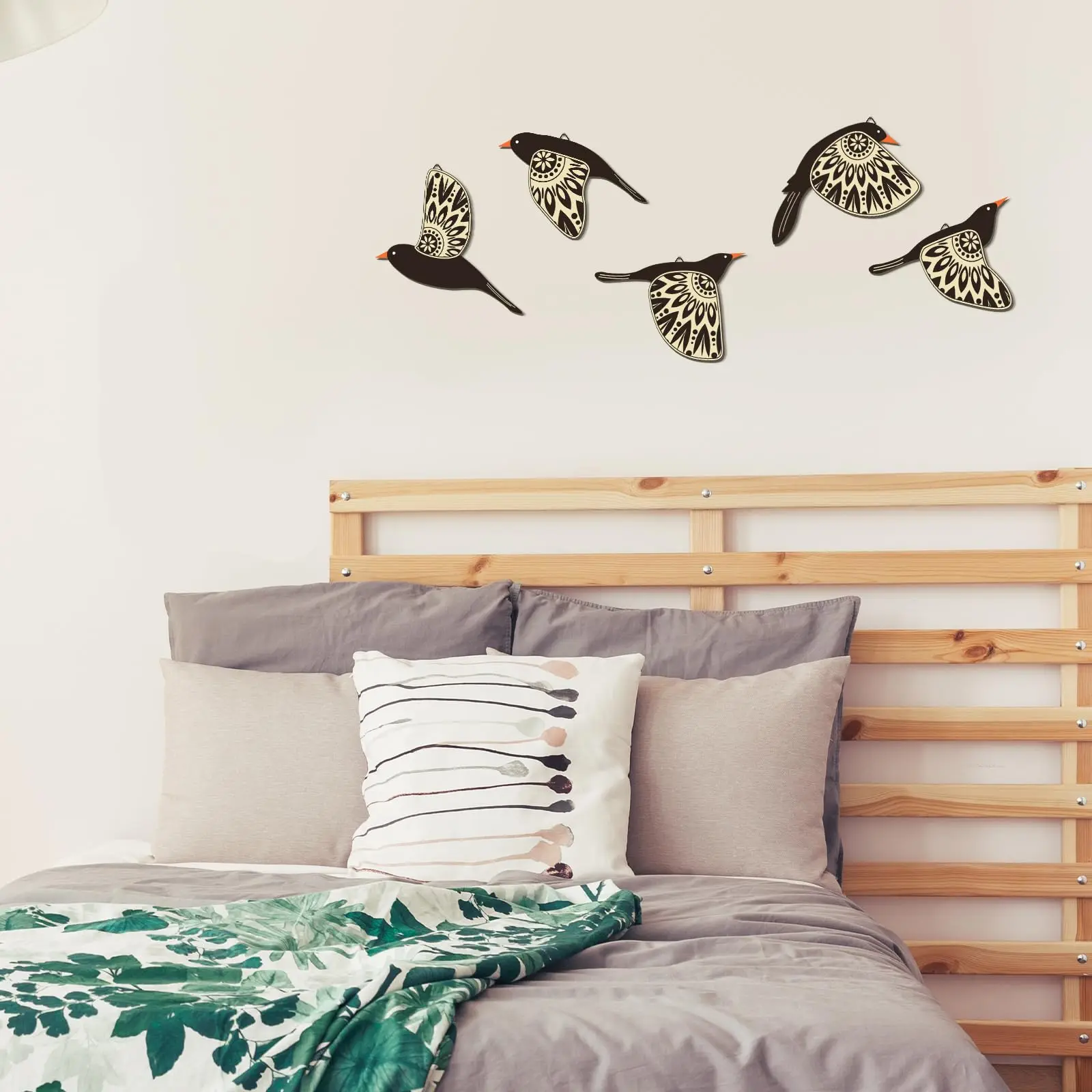5 Pcs Wooden Bird Wall Art Wood Flying Birds Wall Decor Rustic Folk Art Scandinavian Home Decor for Gift Living Room Bedroom Kit