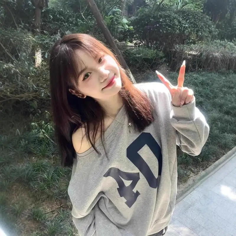 خريف شتاء 2025 جديد متعدد الاستخدامات بلايز غير رسمية الأمريكية الرجعية مطبوعة لطيف مائل الرقبة هوديي فضفاض طالب سميكة الدافئة الملبس