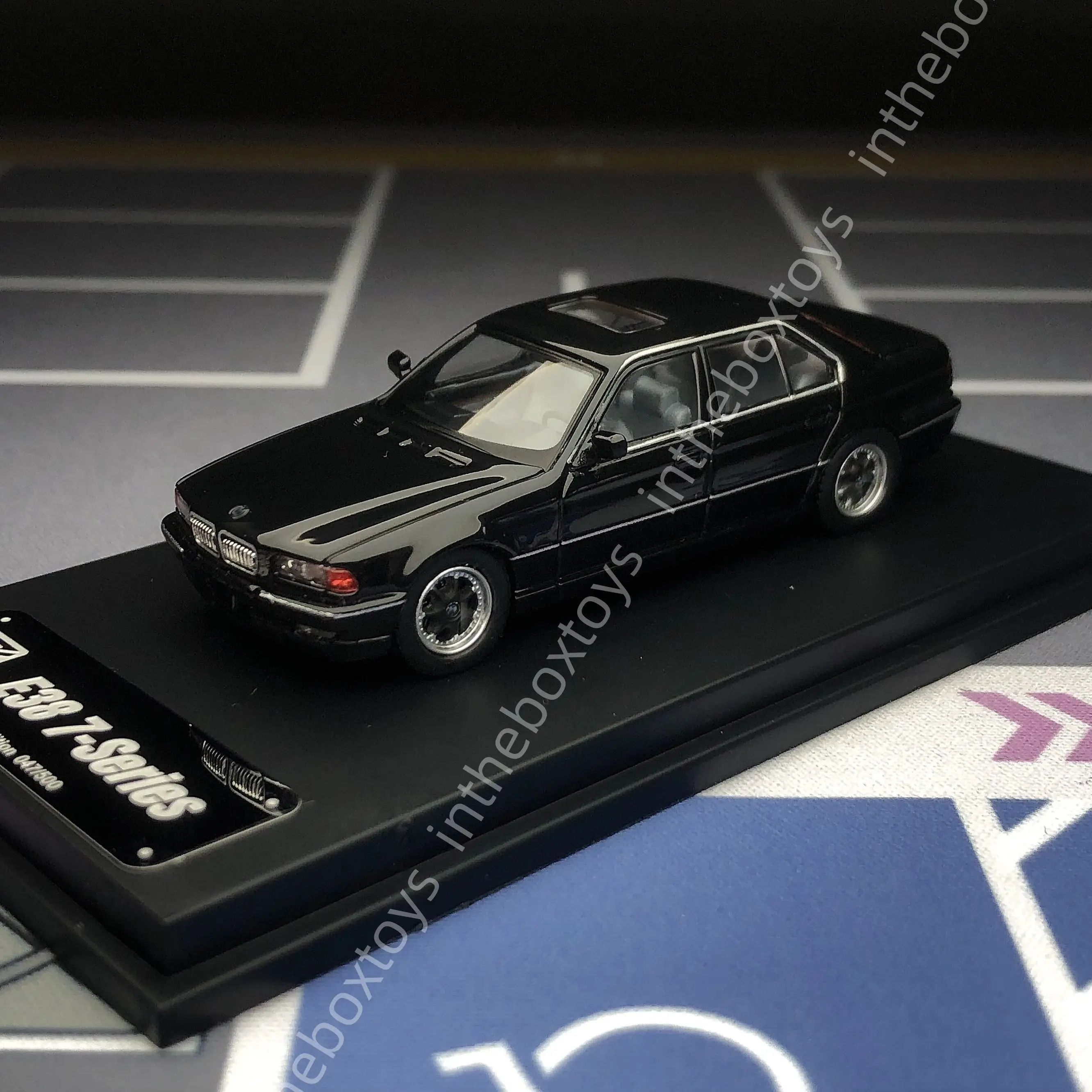 

DCM 1/64 E38 7-Series Black Diecast Model Car Collection Limited Edition Hobby toys