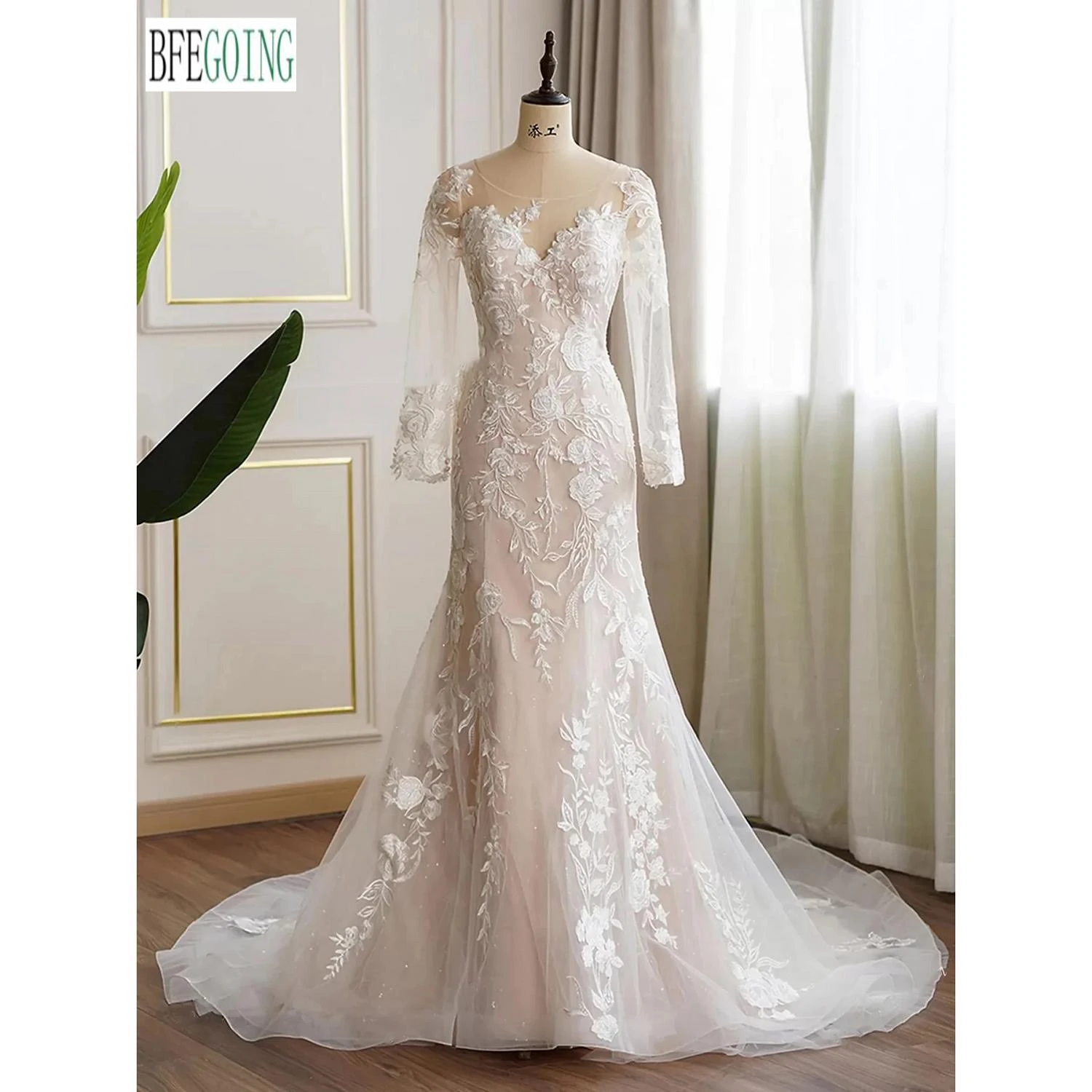 Lace Appliques Tulle Long Sleeves Mermaid/Trumpet Wedding Dresses Chapel Train Custom Made Floor-Length Bridal Gowns