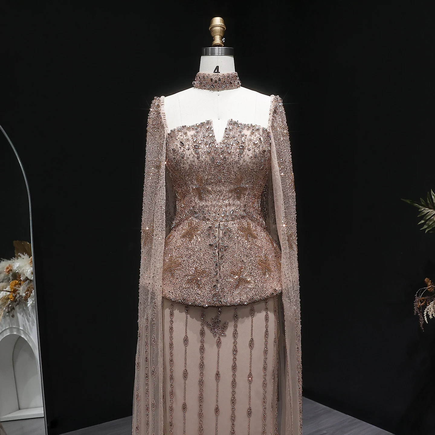 Sharon Said Dubai Luxuriöses Silbernes, Stark Perlenbesticktes Meerjungfrauen-Abendkleid mit Cape-Ärmeln, Arabisches Damen-Formelles Partykleid SS531 Maßanfertigung – Detail 11