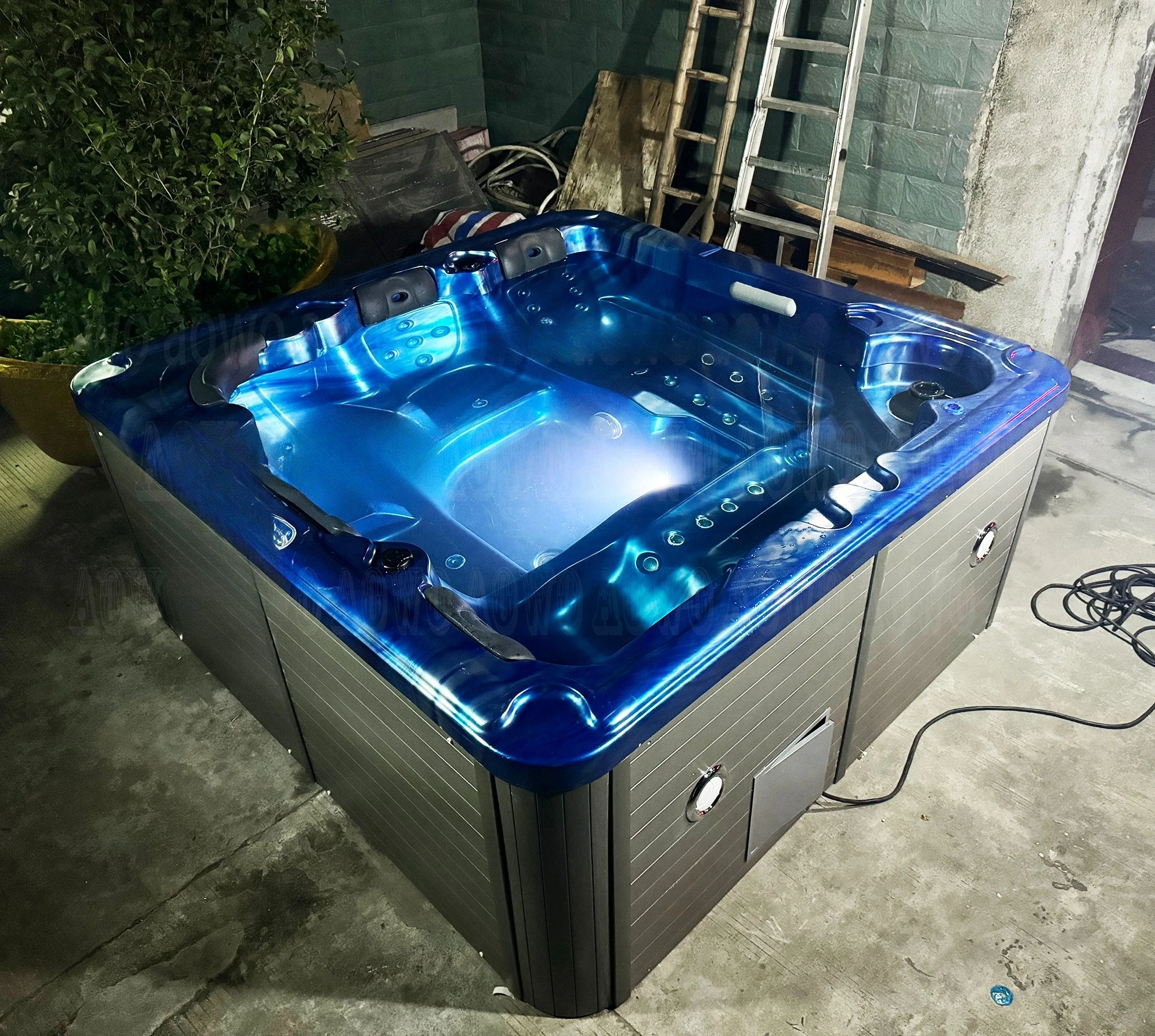 Máquina de Gelo Deluxe para Jacuzzi Hidráulico com Tubo de Aquecimento, para Uso Externo em Quintal, Jacuzzi Inflável com Design de Bico de Bolhas