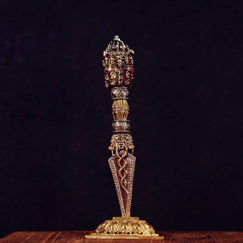 

Трехсторонний пестик Ваджра Непал Латунь Тибетский стиль Ваджрный пестик Демон-истреляющий пестик Ваджра Пестик Ритуальный инструмент Тантрический с основанием