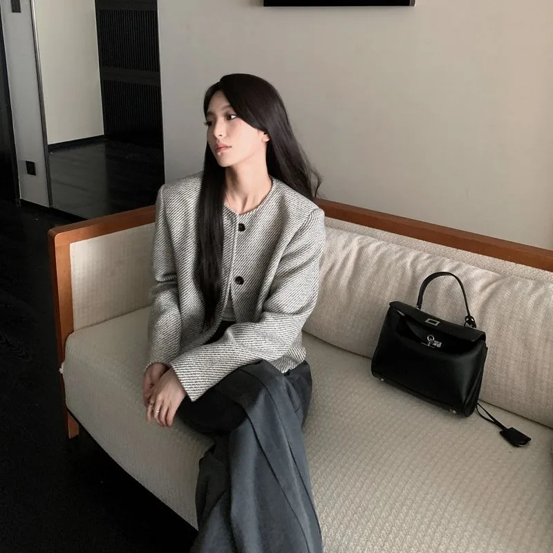 

Женская короткая весенне-осенняя новая стильная однорядная свободная верхняя куртка в полоску с круглым вырезом в стиле ретро