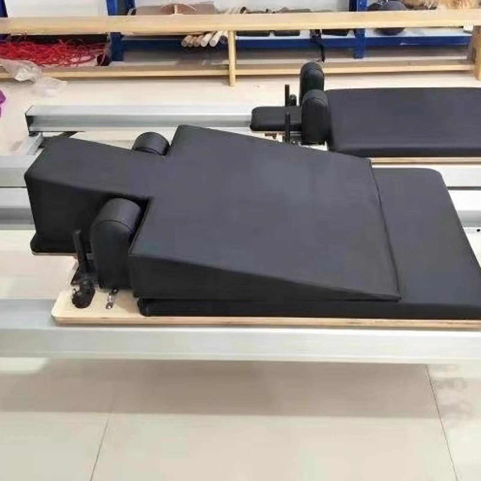 

Аксессуары для пилатес-реформера: Мягкая клиновидная подушка из пены с эффектом памяти для домашних и студийных тренировок