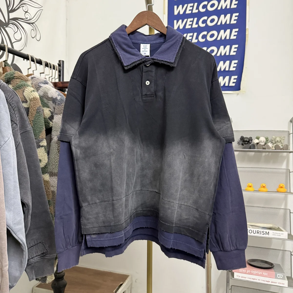 

Ретро-свитшот в американском уличном стиле с длинными рукавами, выцветшим градиентным принтом, свободным воротником, повседневный, удобный, из хлопка и полиэстера, размер M