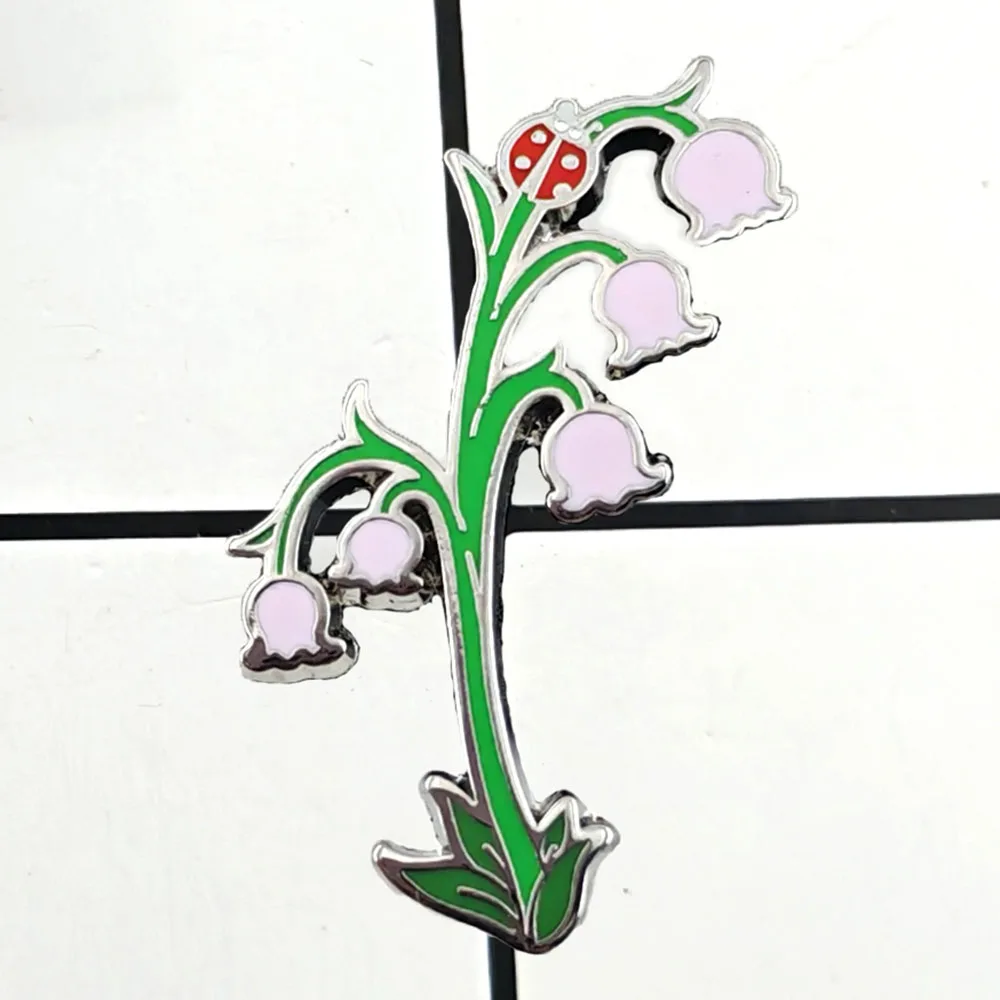 Elegant Lily of The Valley Enamel Pin Cute Ladybug Flower Brooch Plant Lapel Badges Women Wedding Party Fashion Jewelry Gift