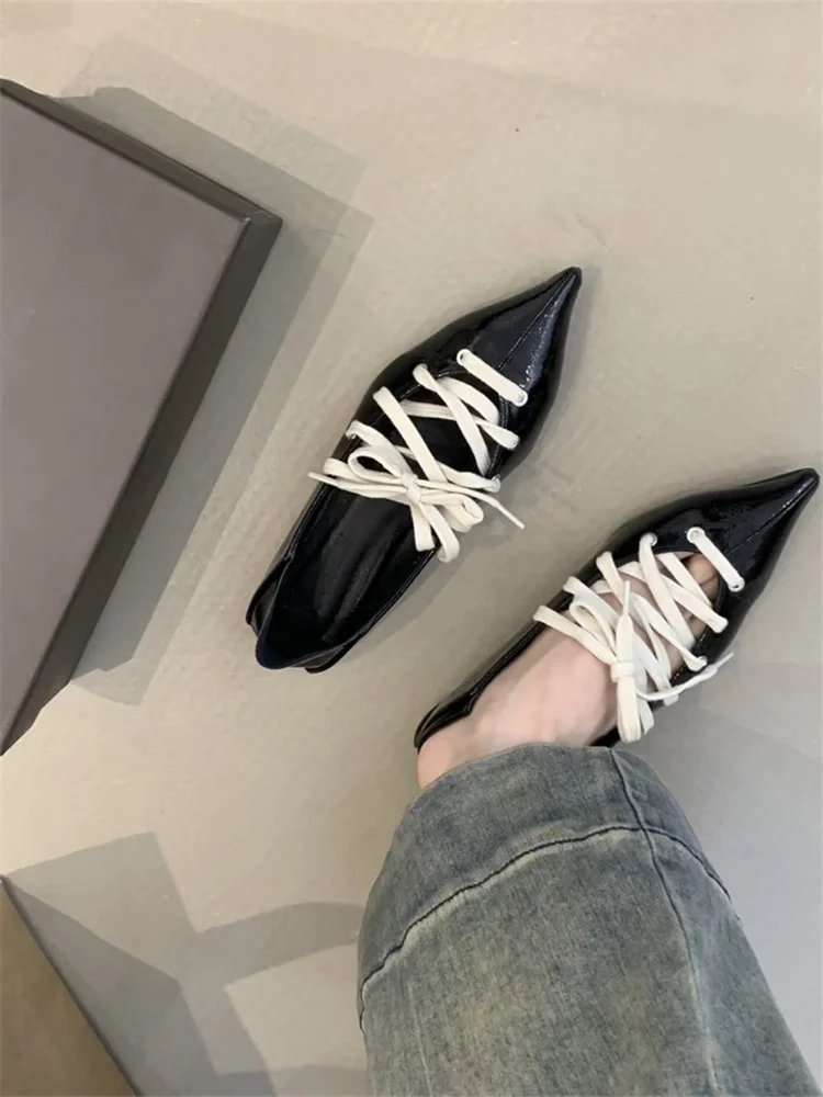 

Женские туфли Miss Peach с острым носком на плоской подошве, новинка 2026 года, эксклюзивный дизайн, черные кожаные туфли для узкой аудитории