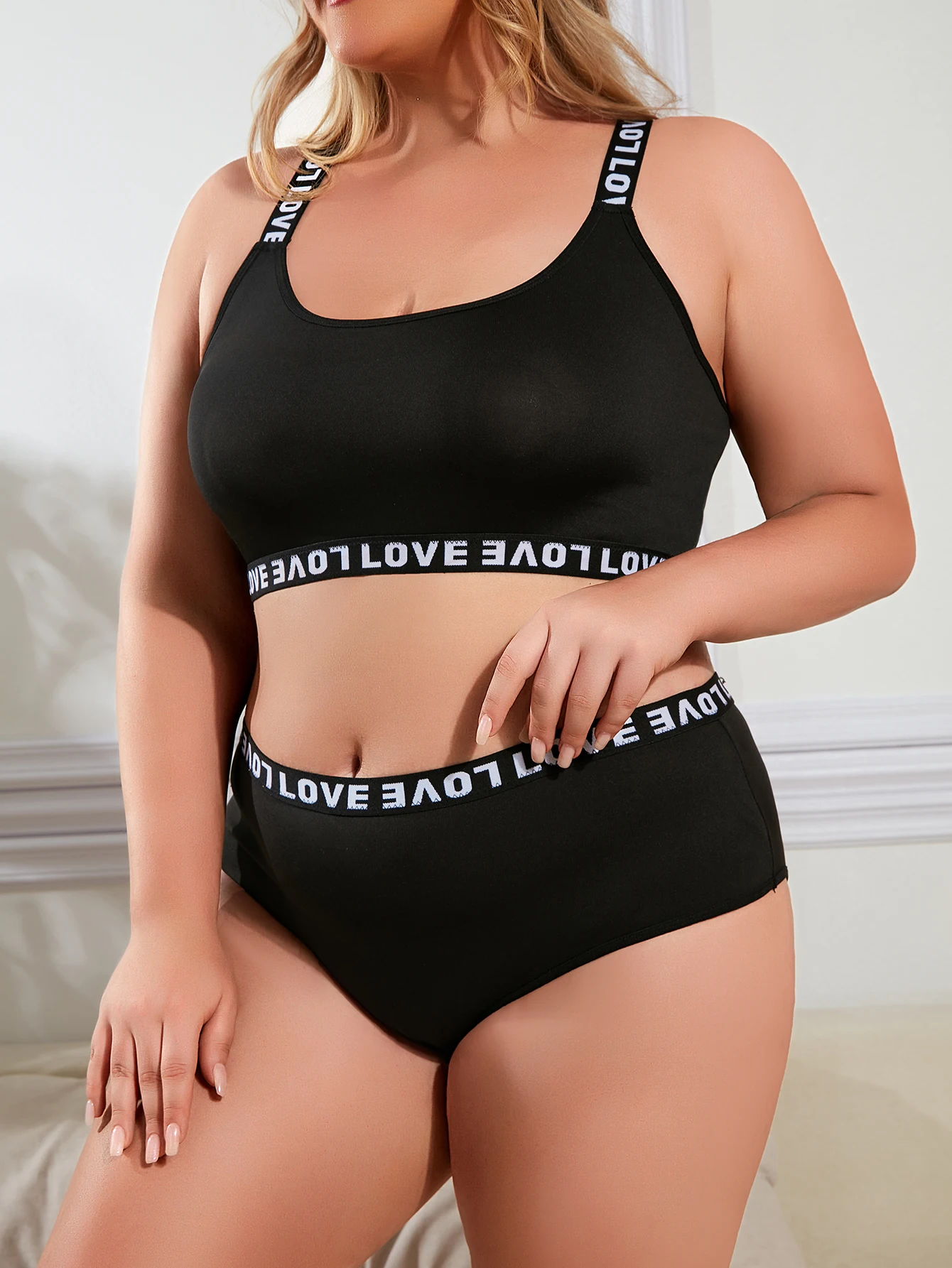 Fashion Sports Lingerie Set Women\'s Plus Size Bra Sexy Letter Tape Criss Cross Back Two Piece Set Comfortable Underwear Suit