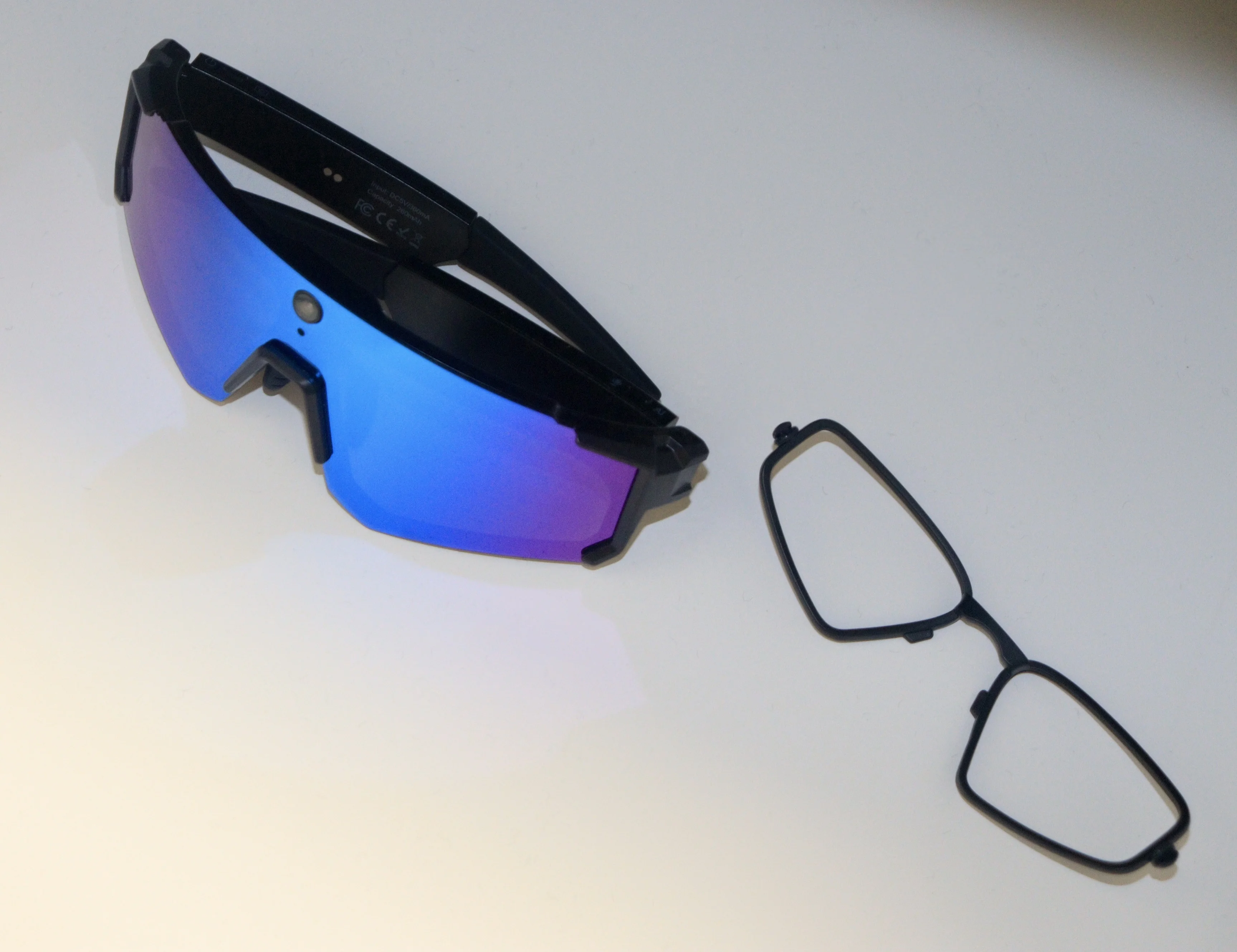 

2026Hot SellingAI Cycling Smart Glasses with Image Stabilization for Calling Magnetic Charging Microphone Speaker & AI Assistant