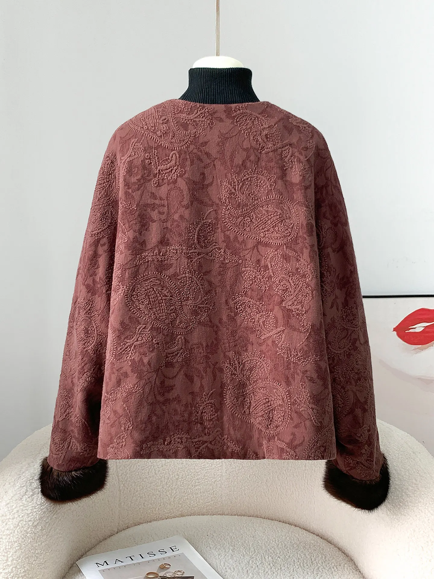 New Chinese-style fur coat for young women with imported mink fur and mulberry silk inner liner, winter 2025 new style