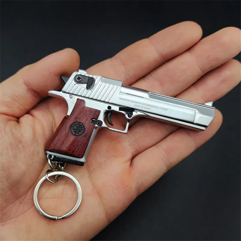 1:3 Desert Eagle Solid Wood Handle Metal Model Keychain Toy Gun Miniature Alloy Pistol Collection Toy Gift Pendant