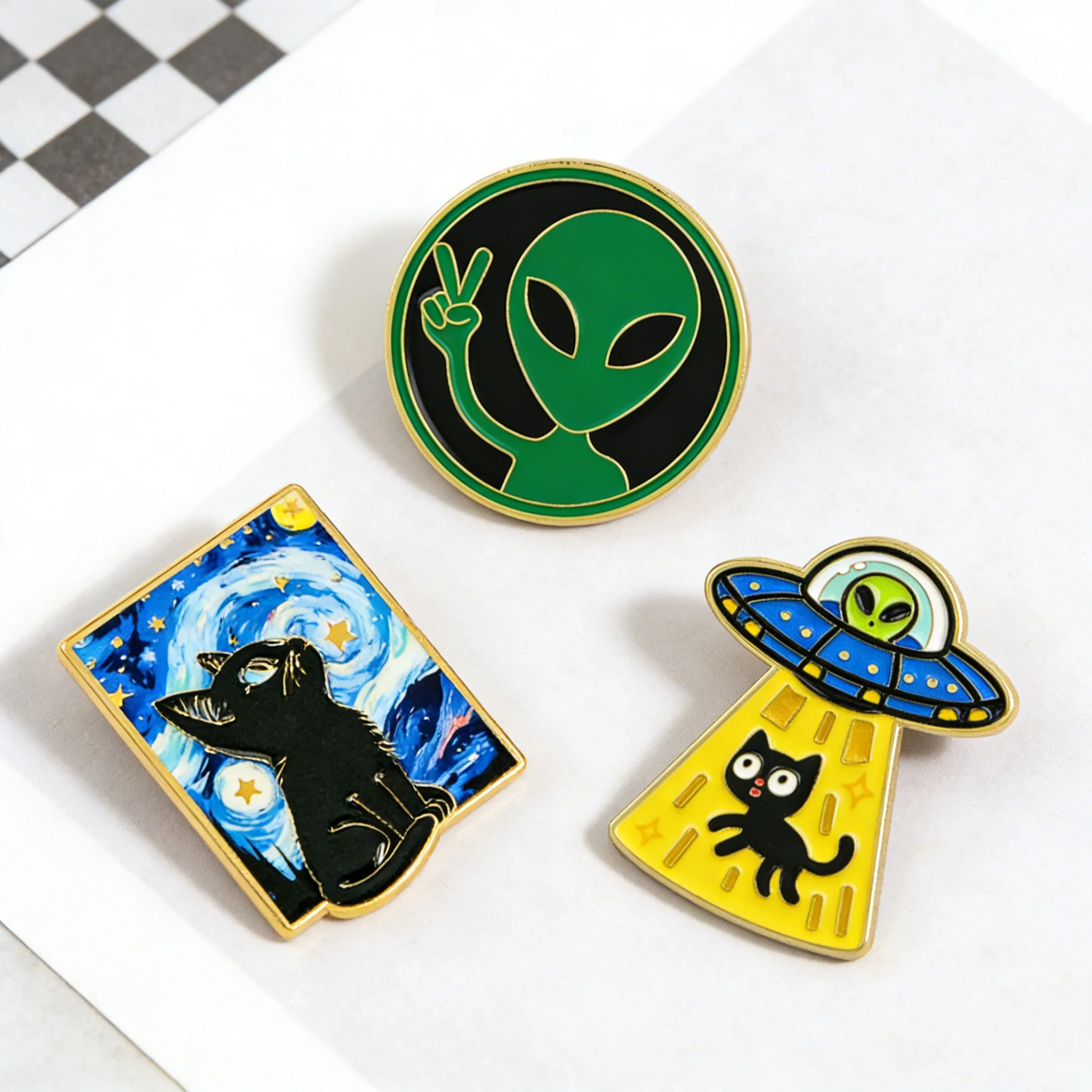 Funny Cartoon Black Cat Alien Brooch on Clothes Lapel Pins for Backpack Enamel Pin Briefcase Men Badges Jewelry Pins Accessories