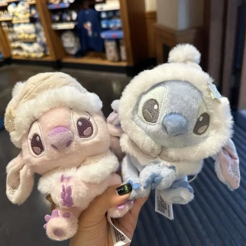 2025 ใหม่ Lilo & Stitch Series ตุ๊กตาพวงกุญแจ Miniso น่ารักจี้กระเป๋าตุ๊กตา Soft Plush ของเล่นตกแต่งกระเป๋าเป้สะพายหลังจี้ตุ๊กตาของขวัญ