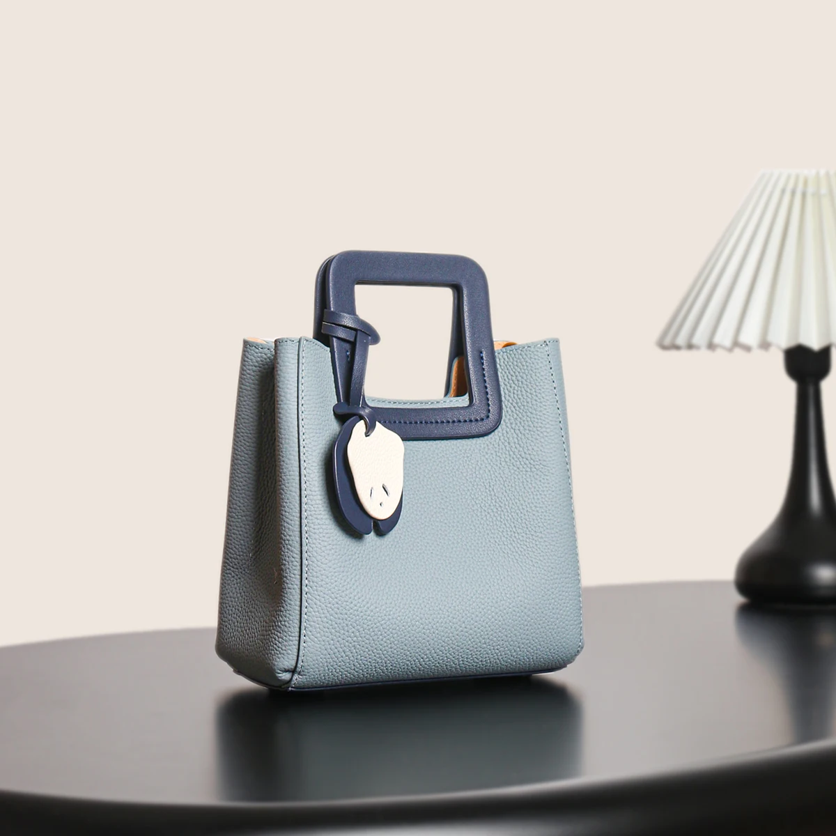 

Handbag for Women, New Style, Simple Shoulder Bag, High-End Niche Design, Vertical Style, Cowhide Crossbody Bag