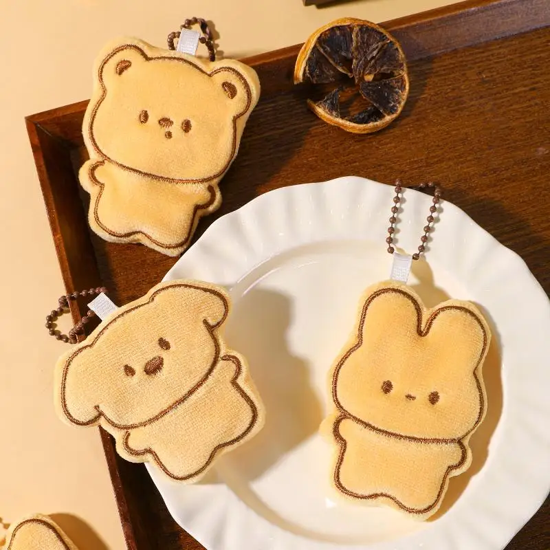 1/2 pièces mignon dessin animé Simulation Biscuit ours en peluche pendentif porte-clés Kawaii peluche poupée sac à dos pendentif accessoires décoratifs
