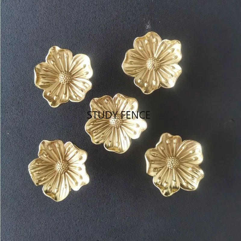 

2PCS Metal Plum Blossom Handle Drawers, Kitchen Cabinet Doors, Wardrobe Handles Household Hardware Accessories Plant Form