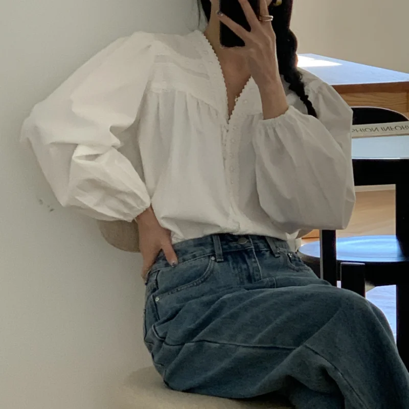 

Romantic Lace Trim Loose Lantern Sve V-Ne Women's irt Ele Casual Cotton Long Sve Top for Young Women