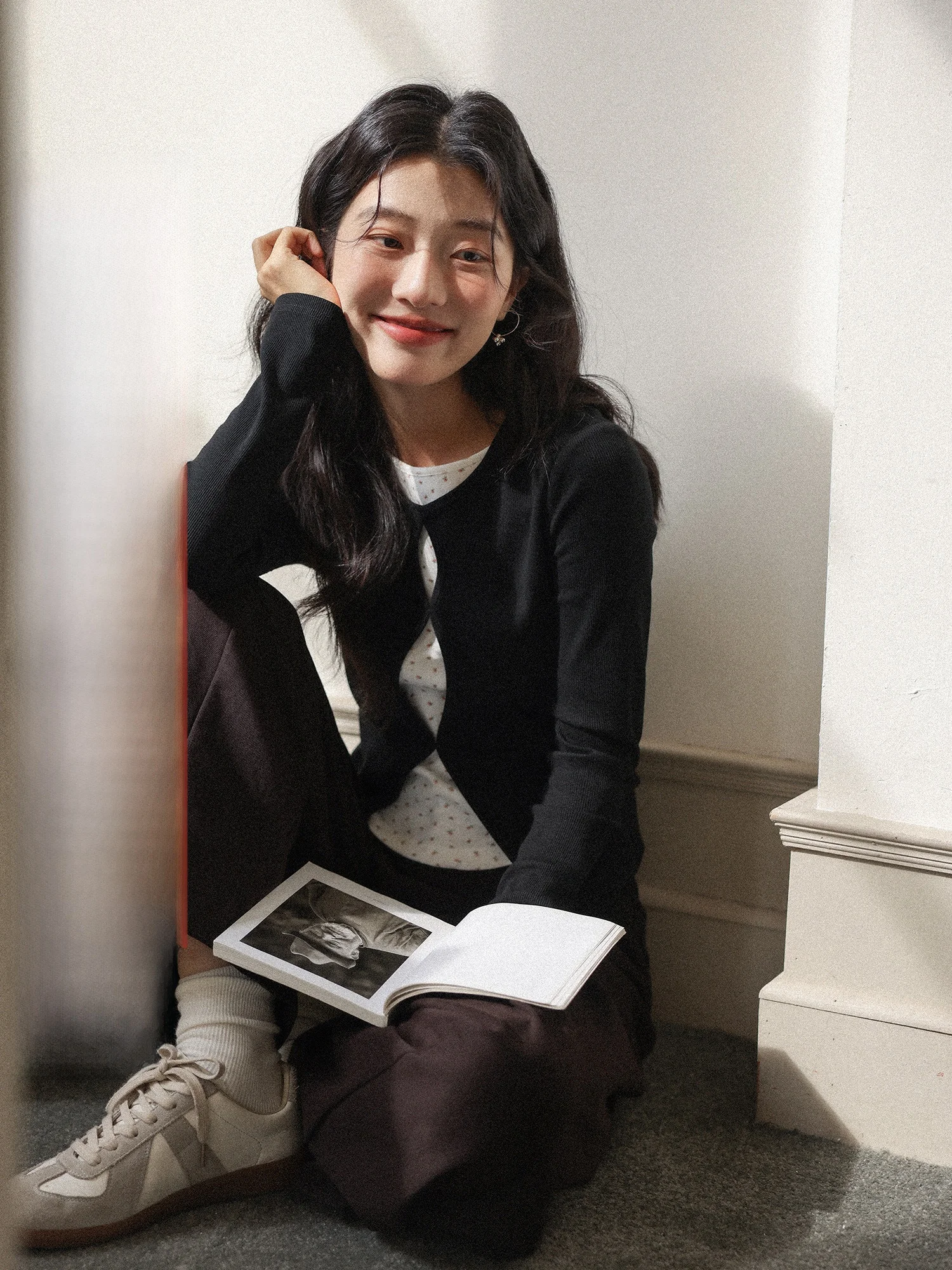 

Черная женская футболка с длинным рукавом и круглым вырезом, облегающая, имитация двухслойности, базовая, повседневная, модная, зимняя новинка