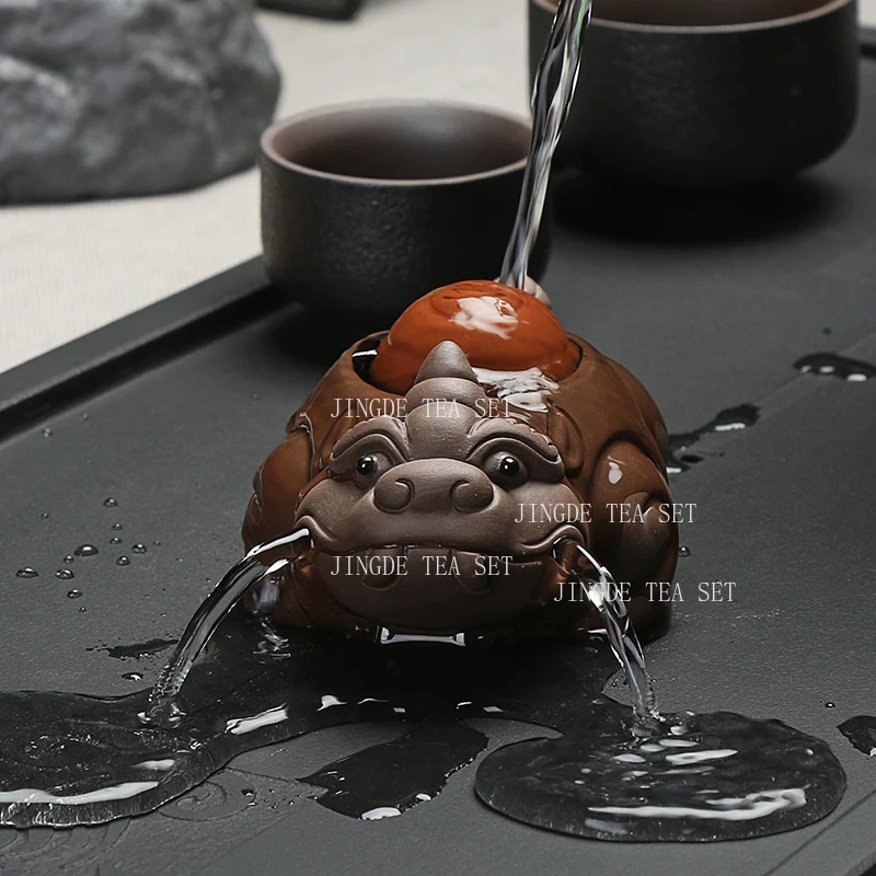 Pixiu Wasser Spray Tee Haustier Hause Chinesische Desktop Dekoration Ornamente Lila Ton Tee Spielen Tee Zeremonie Zubehör Teeset