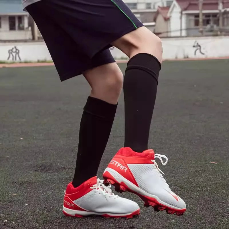 Hot new unisex lightweight training breathable professional soccer shoes casual sneakers lawn shoes Very good